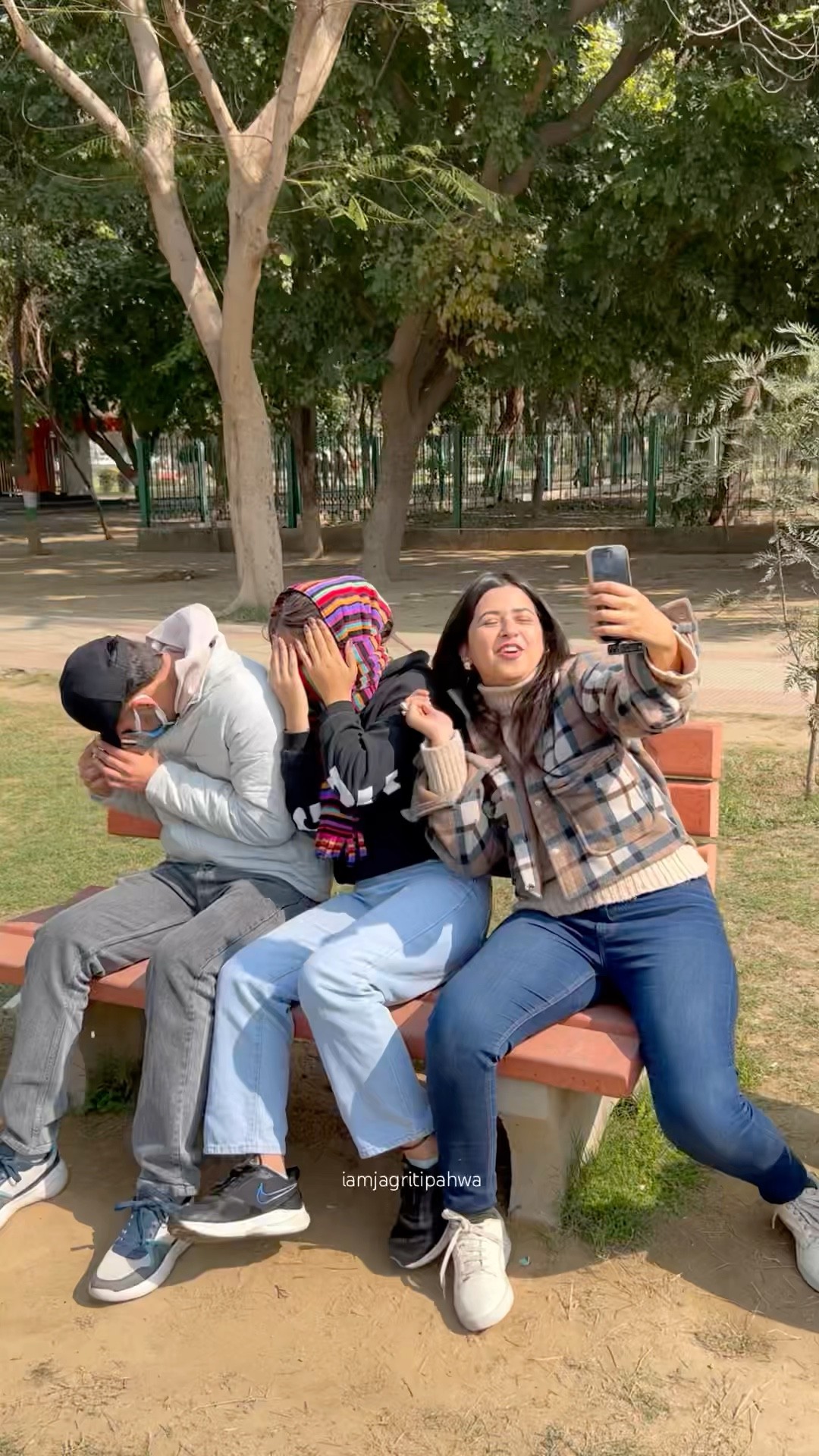 Scaring Couples on Valentine’s day?❤️?? #singlesquad #valentinesweek #jagritipahwa #committed